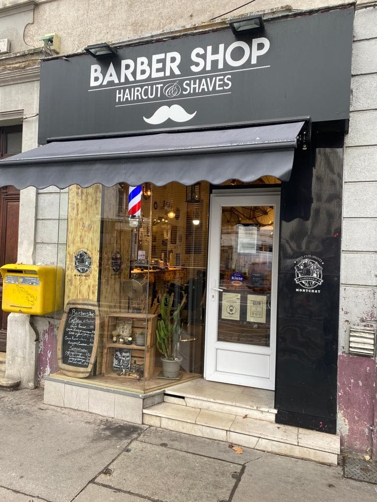 Devanture du Barber Shop Haircut and Shaves à Lyon 3